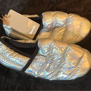 BENCH SILVER METALLIC WOMENS HOUSE SLIPPERS SIZE L-XL 🧍🏻‍♀️🩴
